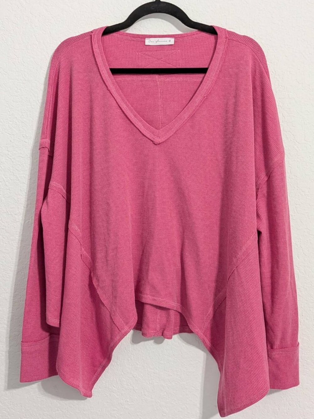 Ces Femme Women's Pink V-Neck Long Sleeve Knit Top NWOT (Medium)